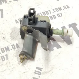 Замок лючка бака Toyota Avensis T25 (03-08) 2.0D 7703005010 фото 2