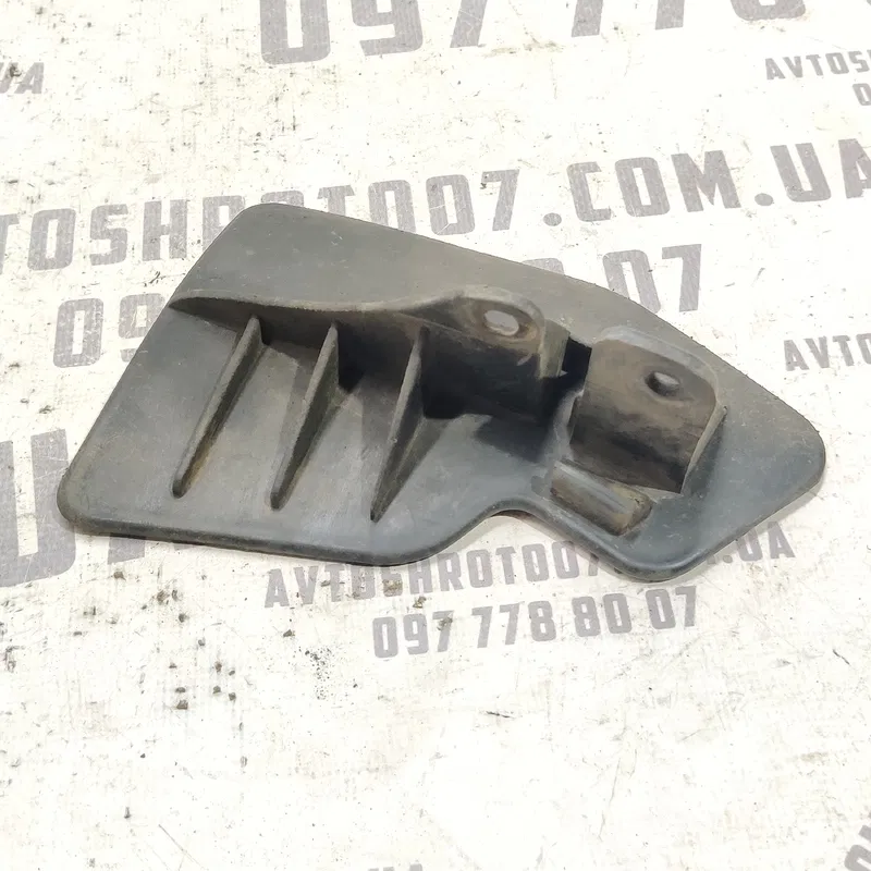 Накладка Toyota Avensis T25 (03-08) 2.0D задня права нижня