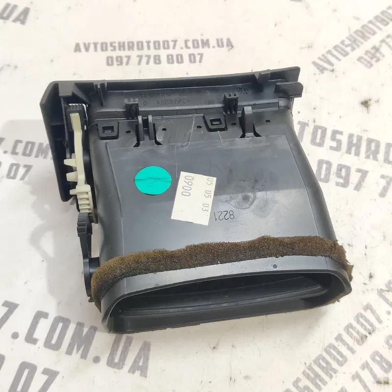 Дефлектор обдуву лівий Toyota Avensis T25 (03-09) 2.0D