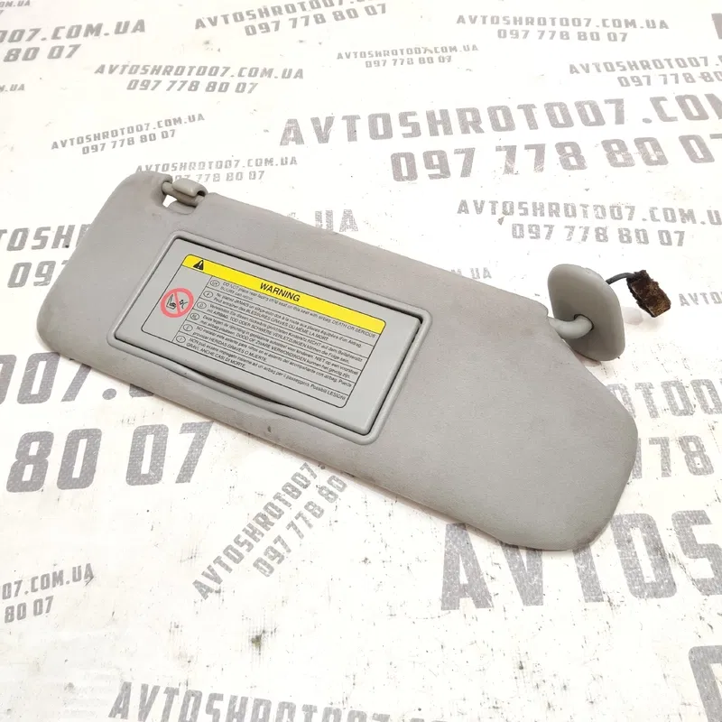 Сонцезахисник правий Toyota Avensis T25 (03-08) 2.0D