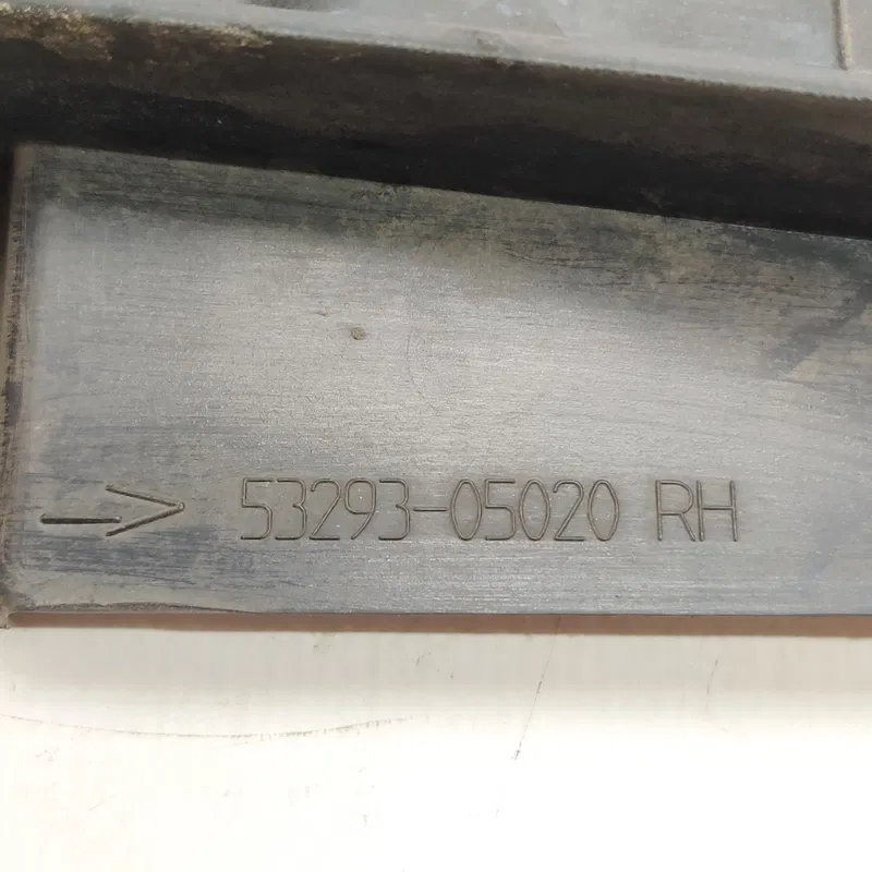 Дефлектор рад. правий Toyota Avensis (03-09) 2.0D 5329305020