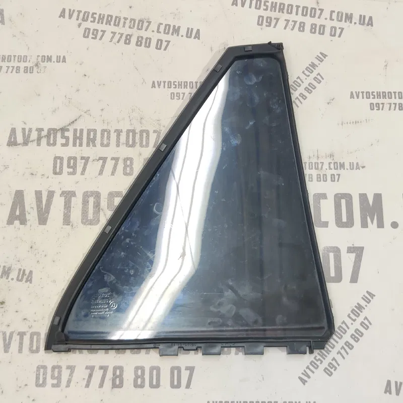 Скло дверей заднє ліве Toyota Avensis T25 (03-08) 2.0D