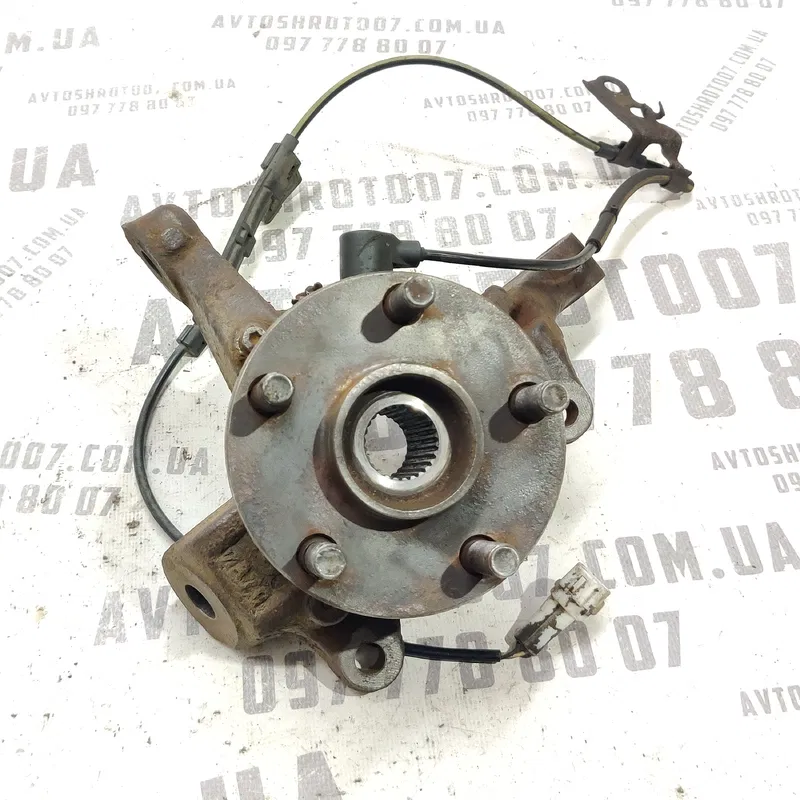 Цапфа передня права Toyota Avensis T25 (03-09) 2.0D 1AD