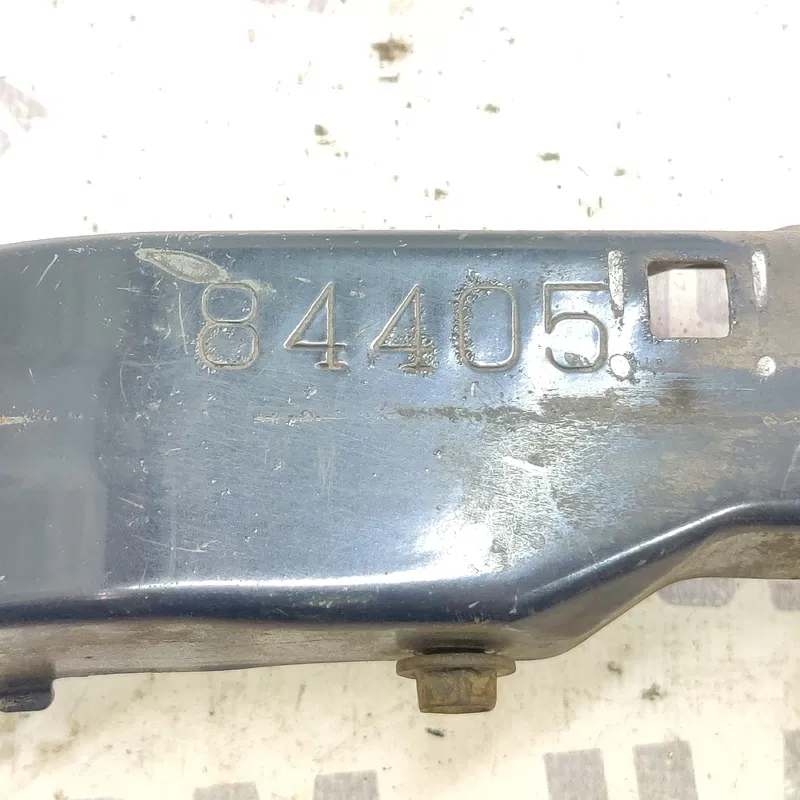 Рамка телевізора верхня Toyota Avensis T25 (03-08) 2.0D