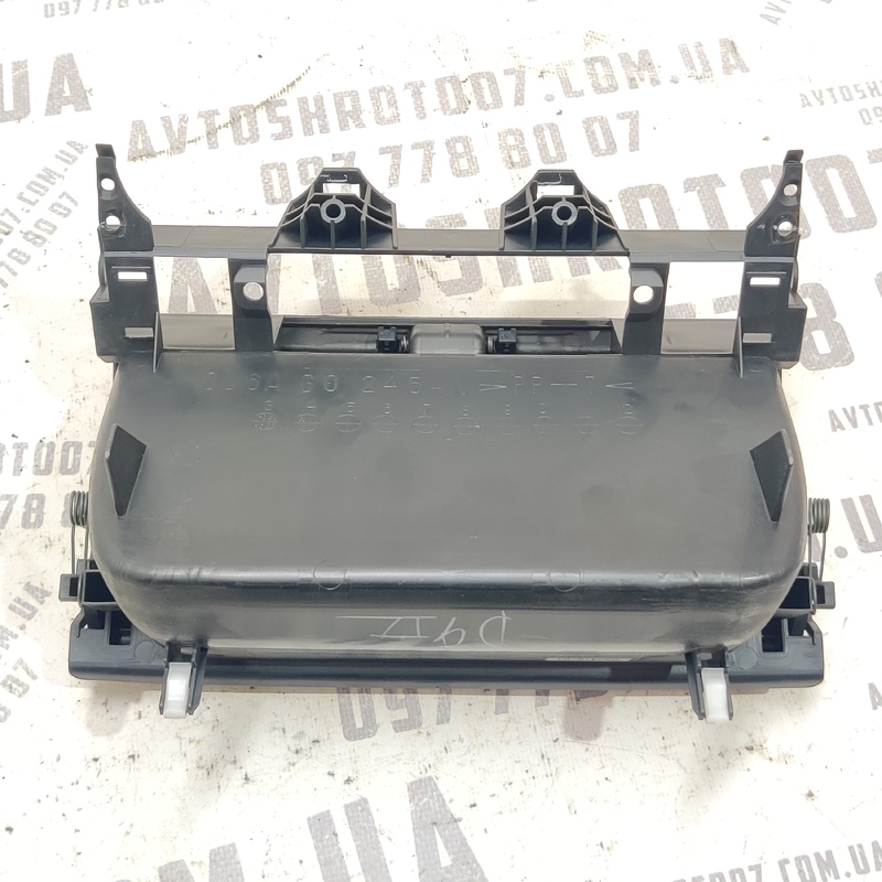 Бардачок Mazda 6 GY (02-07) 2.0 Бензин