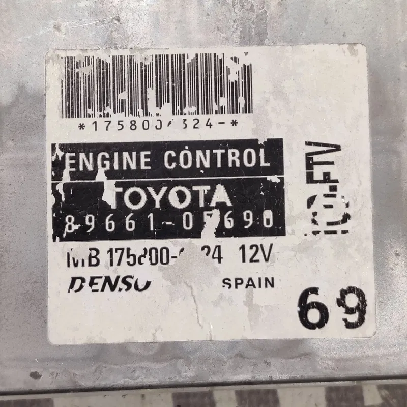ЕБУ двигуна Toyota Avensis T25 (03-08) 2.0D 8966105690