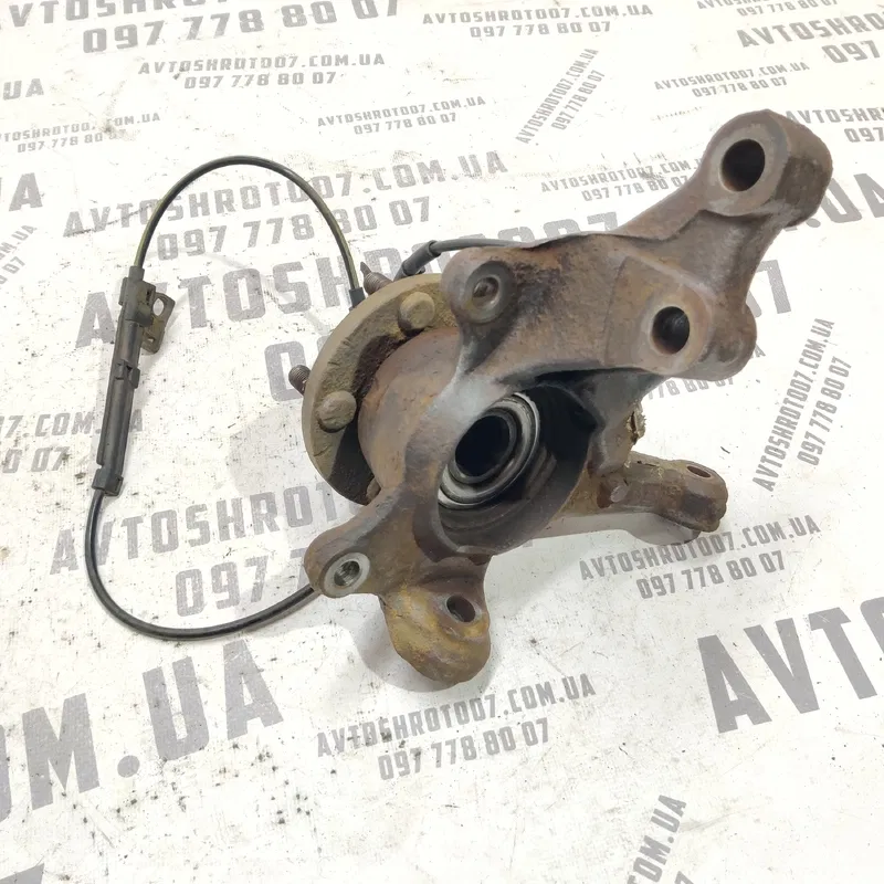 Цапфа передня права Toyota Avensis T25 (03-09) 2.0D 1AD
