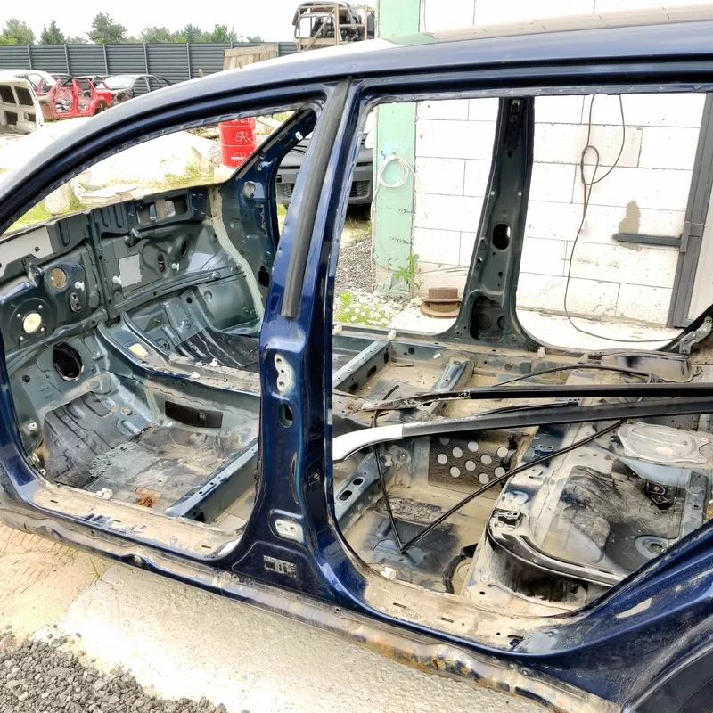 Стійка центральна ліва Toyota Avensis T25 (03-09) 2.0D