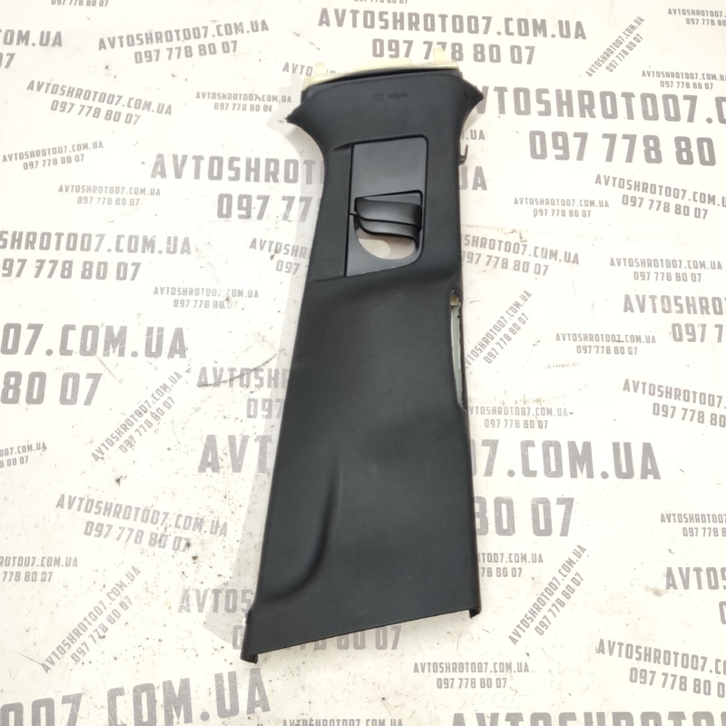 Накладка салону права Volvo S60 III (18+) 2.0 бенз 31479219