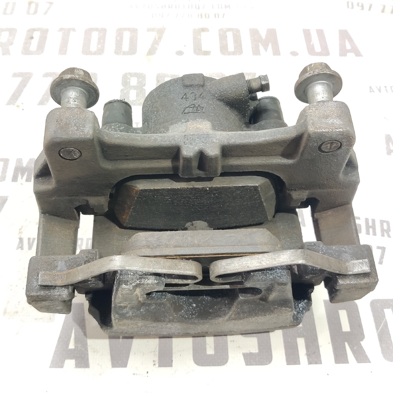 Супорт передній правий Volvo S60 III 2.0 (18-24) 31381552