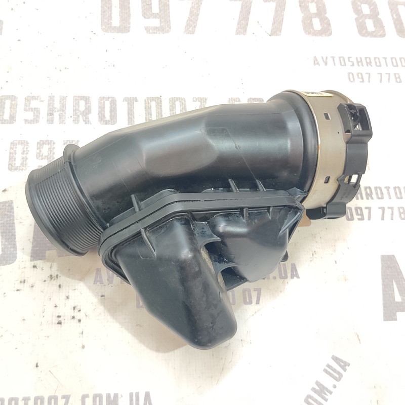 Патрубок інтеркулера Volvo S60 III (19-) 2.0 бенз 31422061