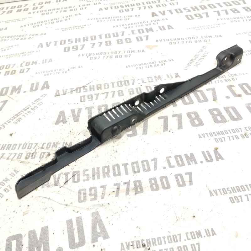 Накладка передня права Volvo S60 III (18-24) 2.0Б 31479547