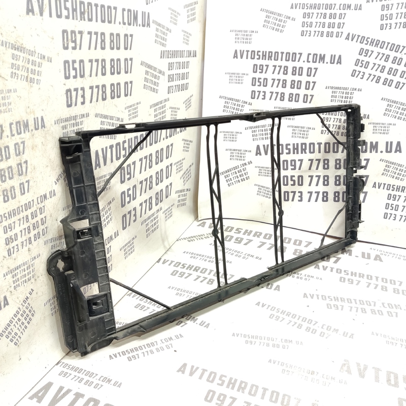 Кронштейн радіатора перед Volvo S60 III (18-) 2.0Б 31368234