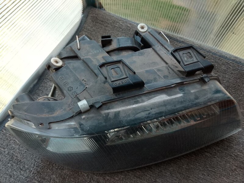 Фара передня права Audi A6 C5 (01-04) 2.4 бензин