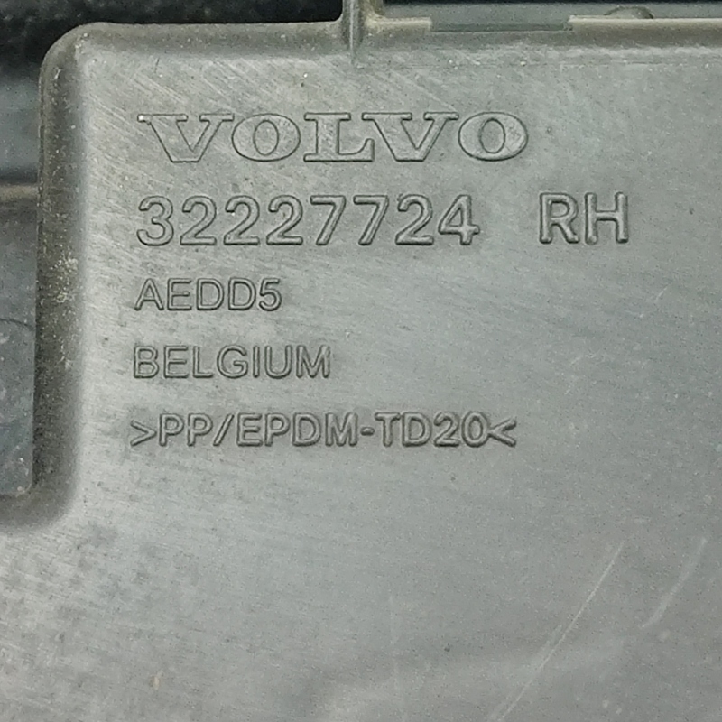 Кронштейн задній правий Volvo S60 III (18-) 2.0 32227724