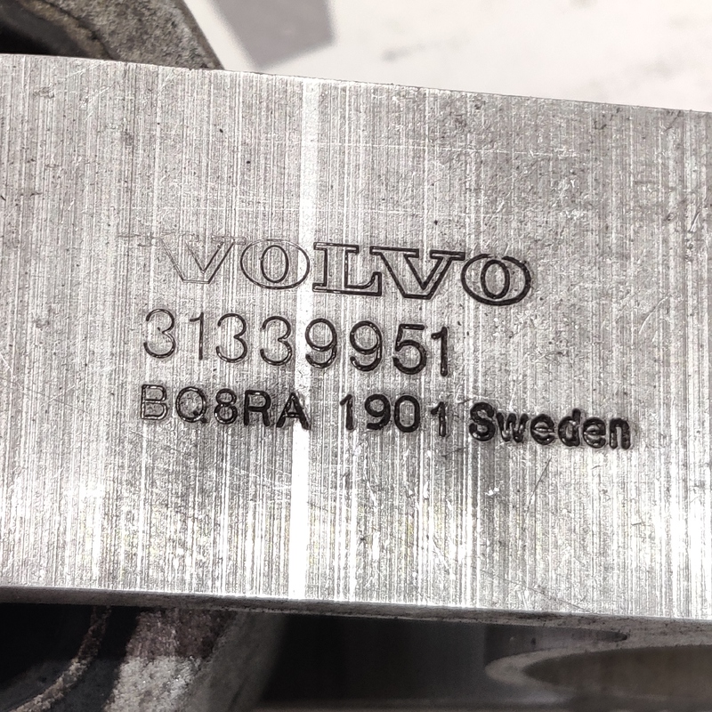 Подушка двигуна Volvo S60 III (19-) 2.0 Бензин 31339951
