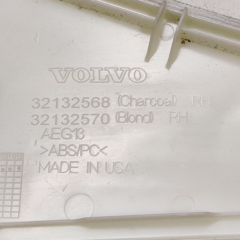 Накладка задня права Volvo S60 III (18-) 2.0Б 32132568