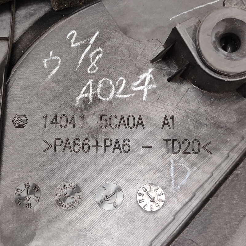 Кришка двигуна Infiniti Q50 (13-24) 3.0 бенз 140415ca0a
