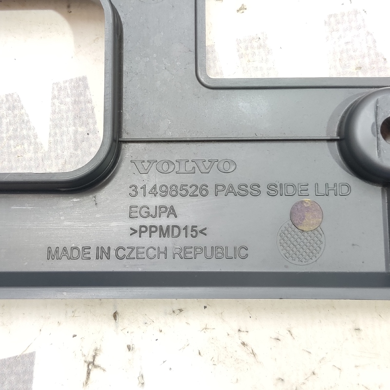 Накладка салону права Volvo S60 III (18-24) 2.0 31498526