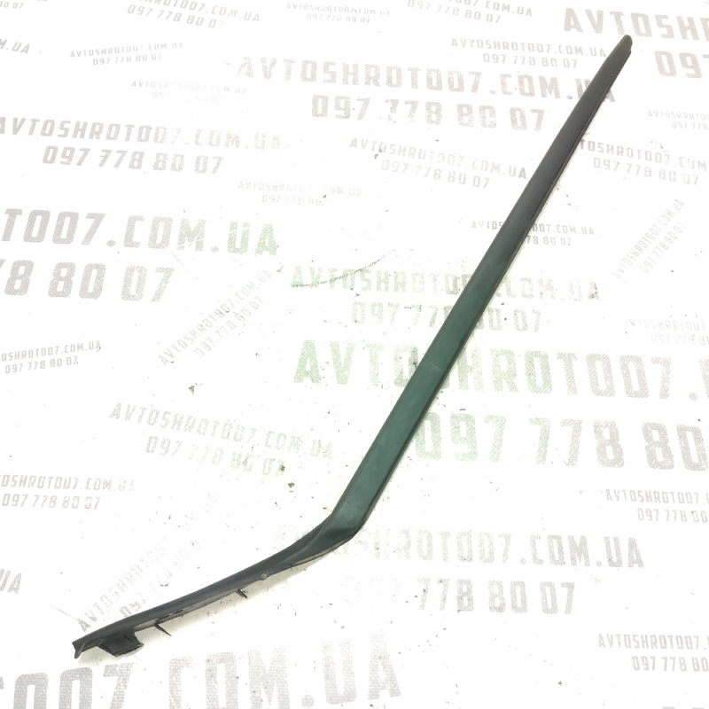 Накладка зовнішня ліва Volvo S60 (19-) 2.0 бенз 31469400