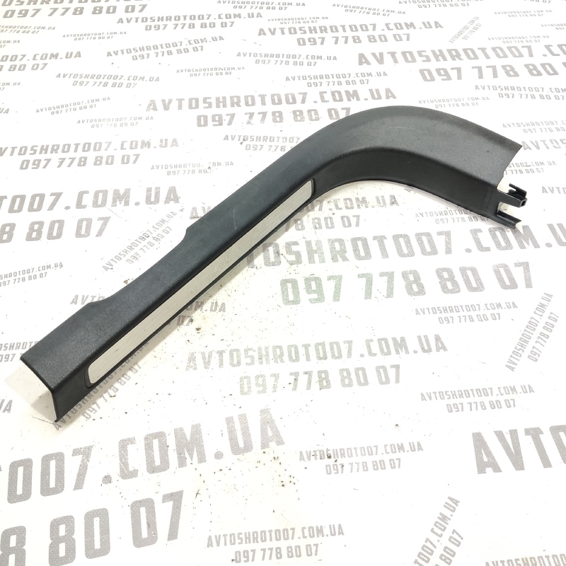 Накладка салону передня права Volvo S60 2.0 (18-24) 31468391