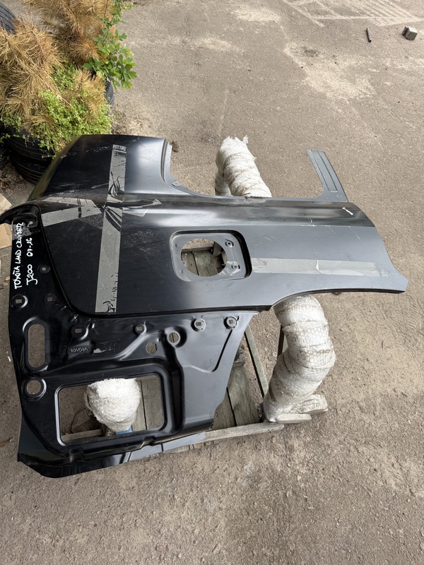 Четверть Toyota Land Cruiser 200