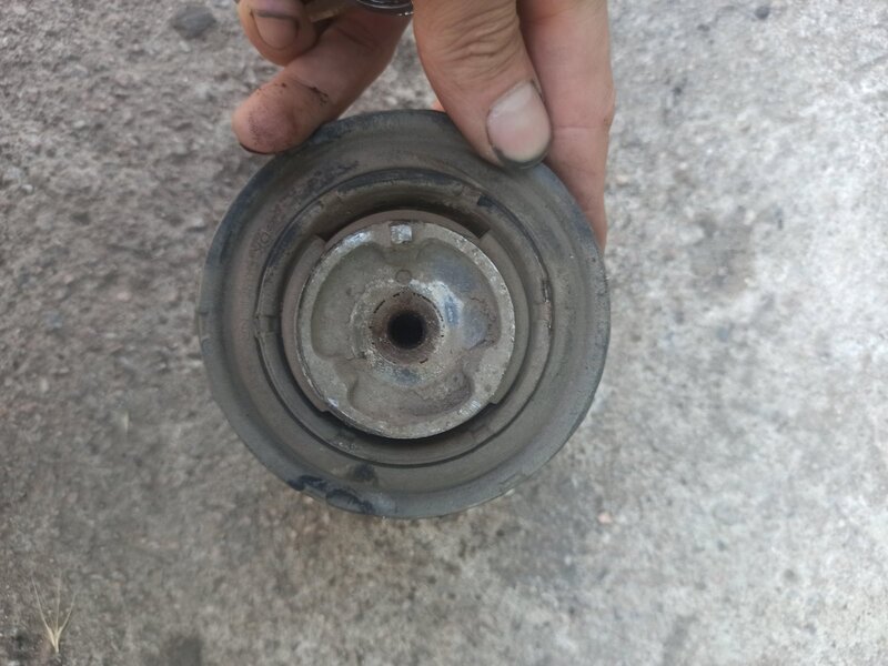 Подушка двигуна права Mercedes W202 (93-01) 1.8/2.2 бенз