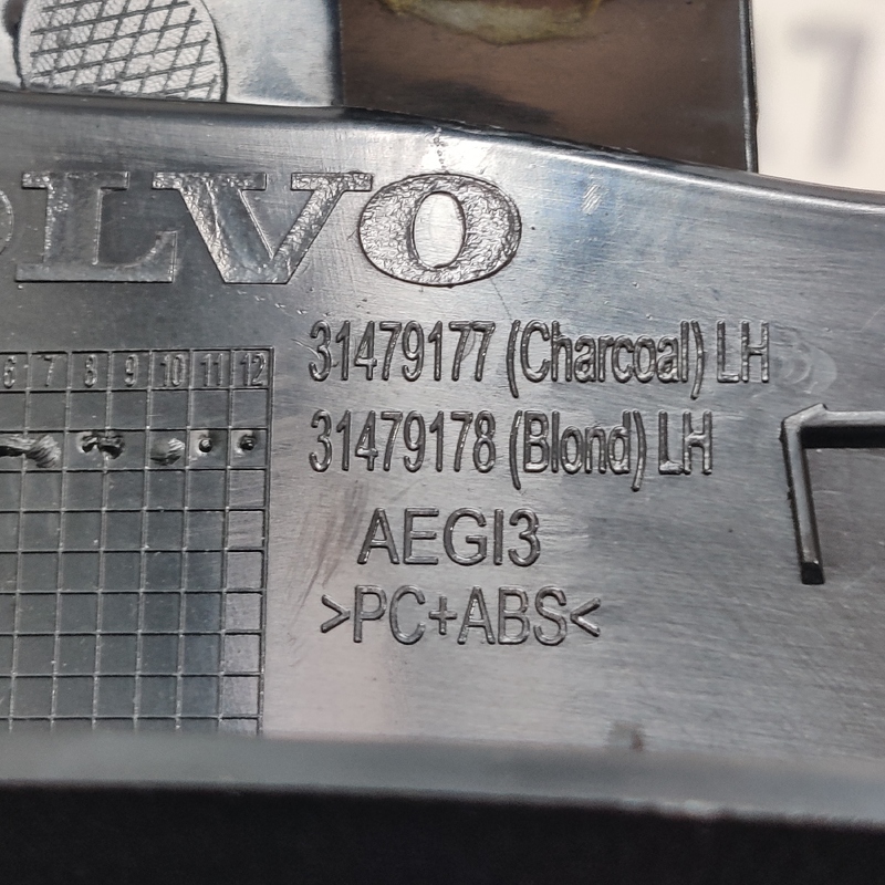 Накладка салону задня ліва Volvo S60 III (18-) 2.0Б 32132567