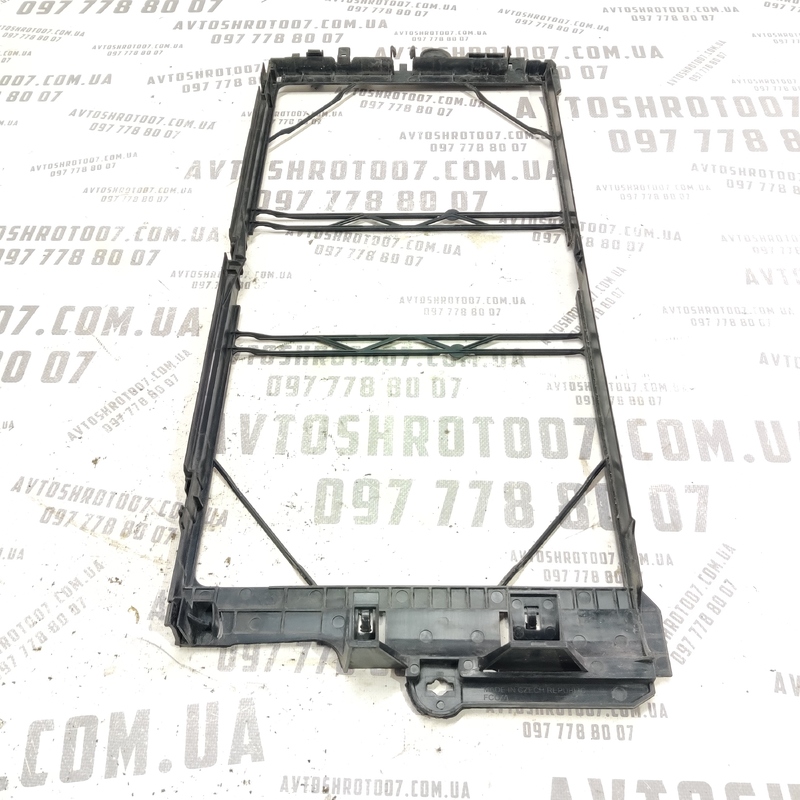 Кронштейн радіатора перед Volvo S60 III (18-) 2.0Б 31368234