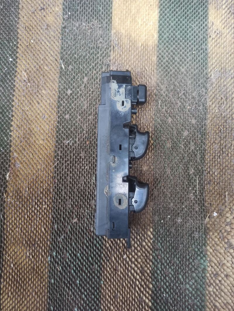 Кнопка склопідіймача передня ліва Mitsubishi Galant 8 96-03