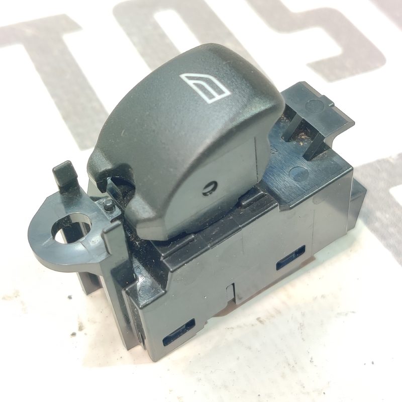 Кнопка склопідіймача пер.права Volvo S60 (19-) 2.0Б 31433408