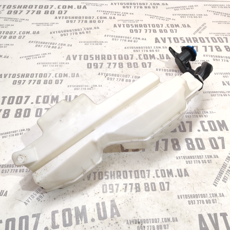 Бачок омивача Volvo S60 III (18-) 2.0 Бензин OEM 30747576