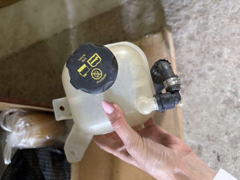 Бачок розширювальний Jeep Grand Cherokee WL OE 68379826AB