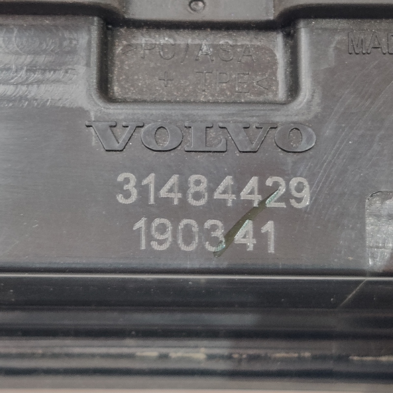 Кнопка багажника Volvo S60 III (19-) 2.0 Бенз 31484429