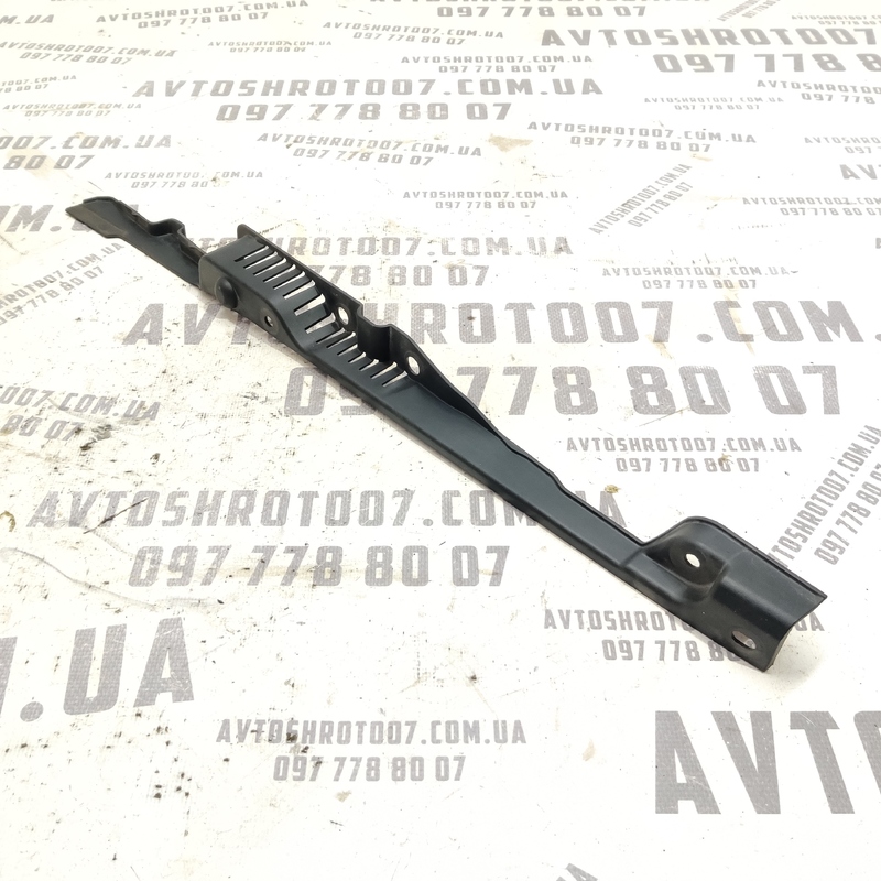 Накладка передня права Volvo S60 III (18-24) 2.0Б 31479547