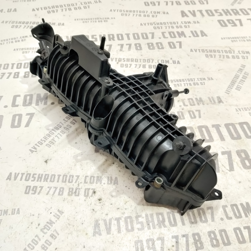 Впускний колектор Volvo S60 III 18-24 2.0 Бенз OEM 31441970