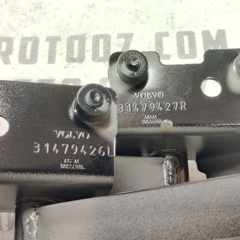 Завіса кришки багажника Volvo S60 III (18-24) 2.0 31479426