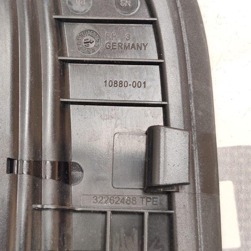 Накладка задня права Volvo S60 III (18-24) 2.0Б 32262488