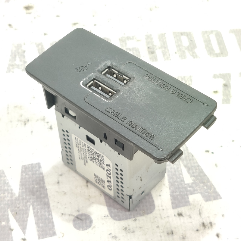 Блок USB Volvo S60 III (18-24) 2.0 Бензин 31407038