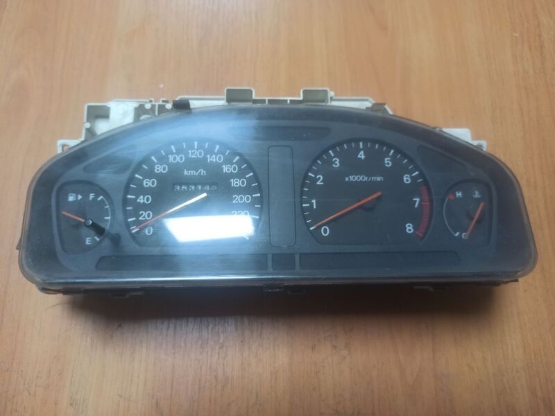 Панель приладів Mitsubishi Galant 8 (96-03) 2.0 бензин
