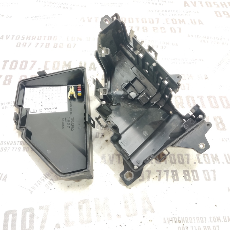 Корпус запобіжників Volvo S60 III (18-24) 2.0Б 31398000