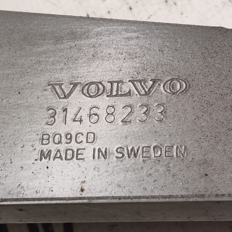 Кронштейн крила пер. лів. Volvo S60 III 2.0Б (19-) 31468233