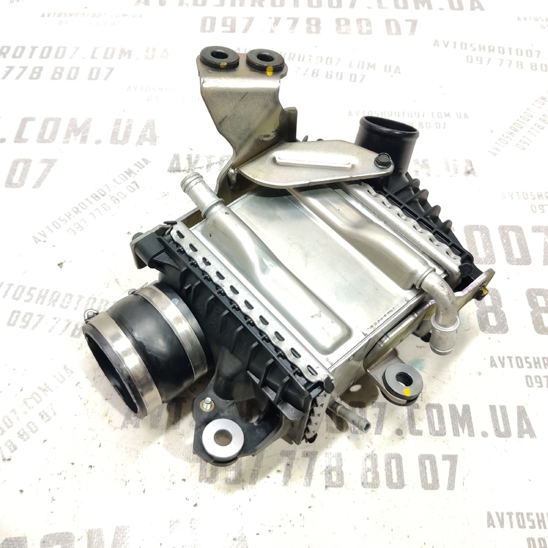 Інтеркулер Infiniti Q50 13-24 3.0 правий OEM 144615CA0A