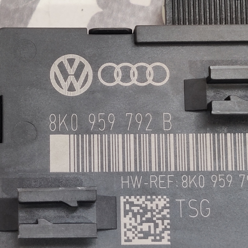 Блок комфорту Audi A4 B8 07-15 2.0D пер.прав 8K0959792B