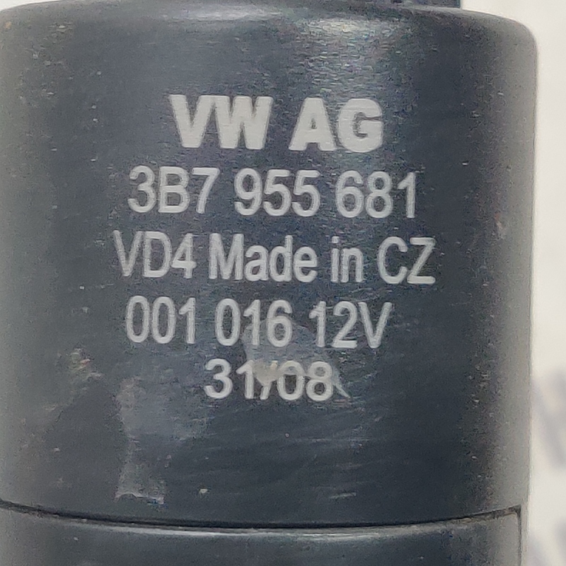 Насос омивача скла Audi A4 B8 (07-15) 2.0 Дизель