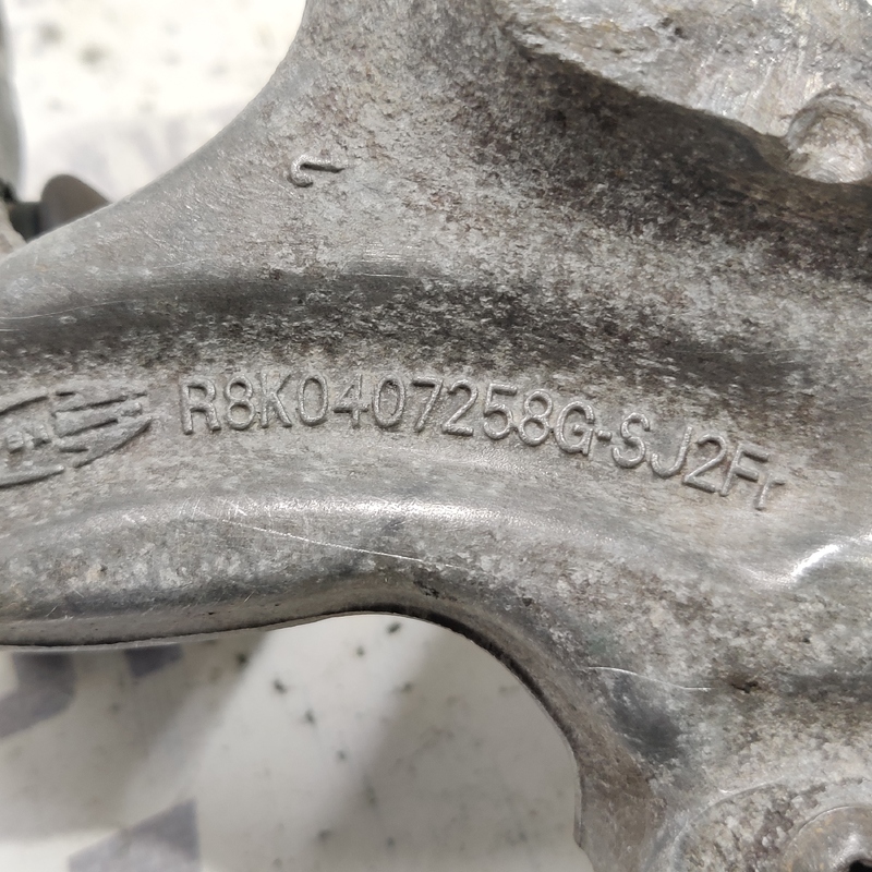Цапфа передня права Audi A4 B8 (07-15) 2.0 дизель
