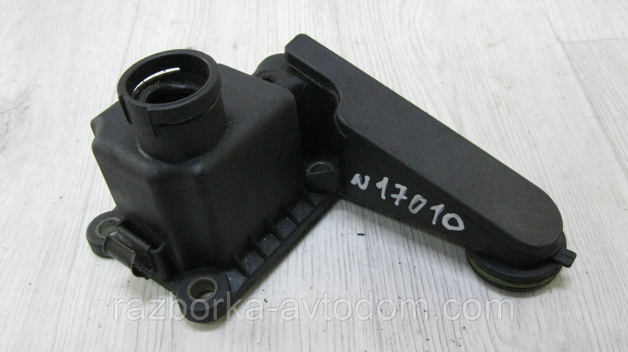 Клапан вентиляції картерних газів VW Passat B5 (1996-2006), Audi A4 B5 (1994-2001) OE: 046103772B