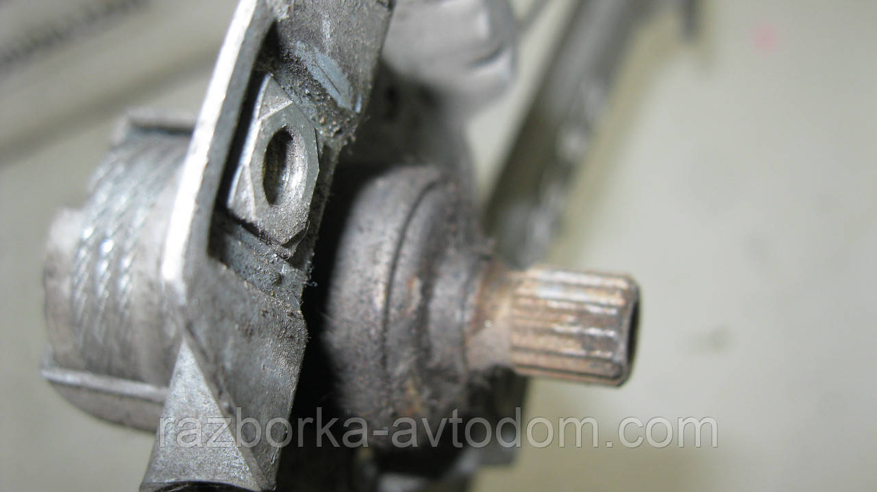 Склопідіймач задній правий (механічний) BMW 3 E30 (1982-1994) OE:51341935636