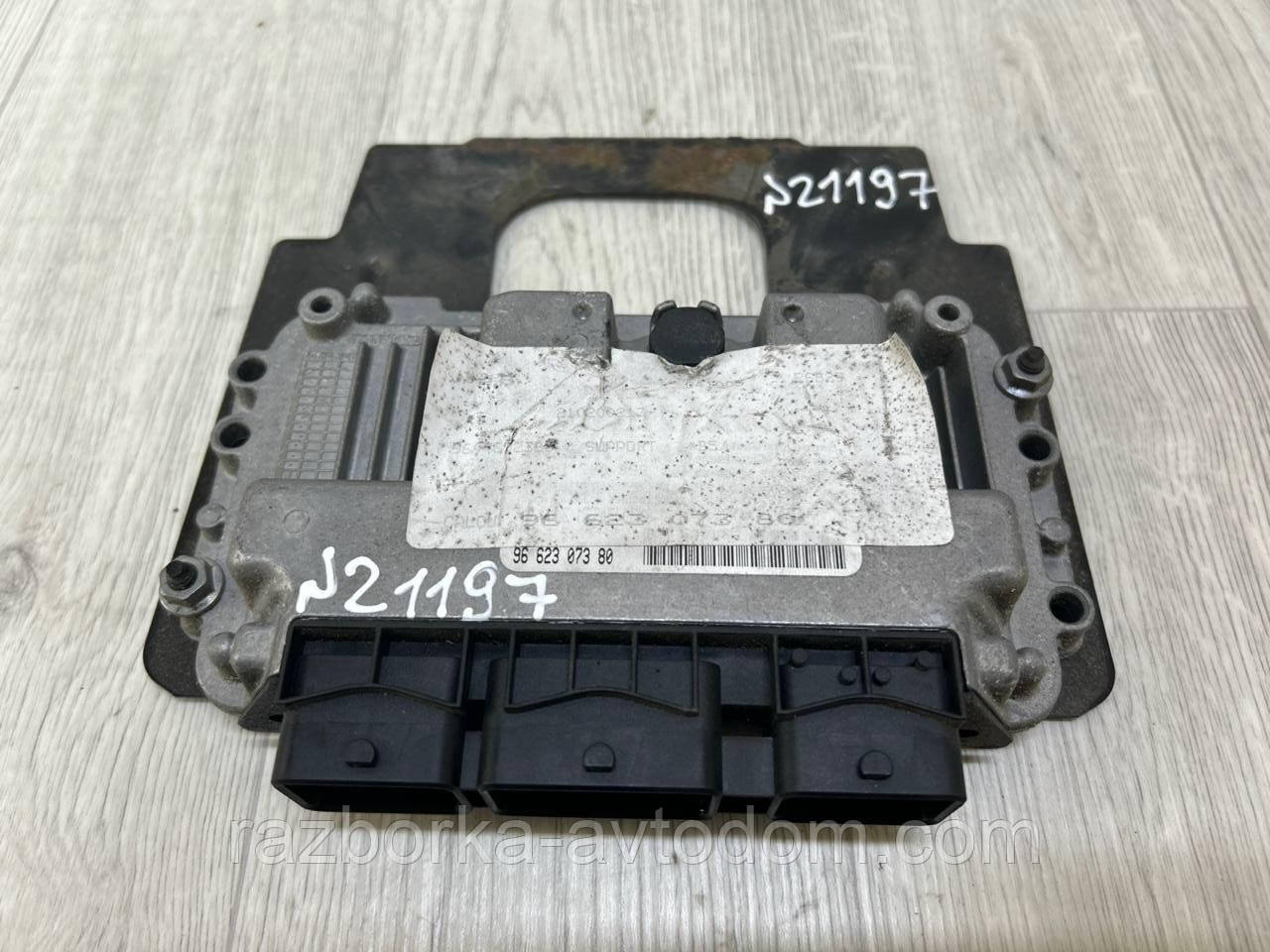 Блок керування двигуном ЕБУ 1.6i 16 V PEUGEOT 307 (01-08), Citroen C4 OE: 0261208899, 9662307380