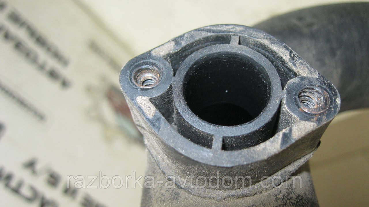 Патрубок радіатора інтеркулера VW Passat B5 (1997-2000) OE:8D0145840M